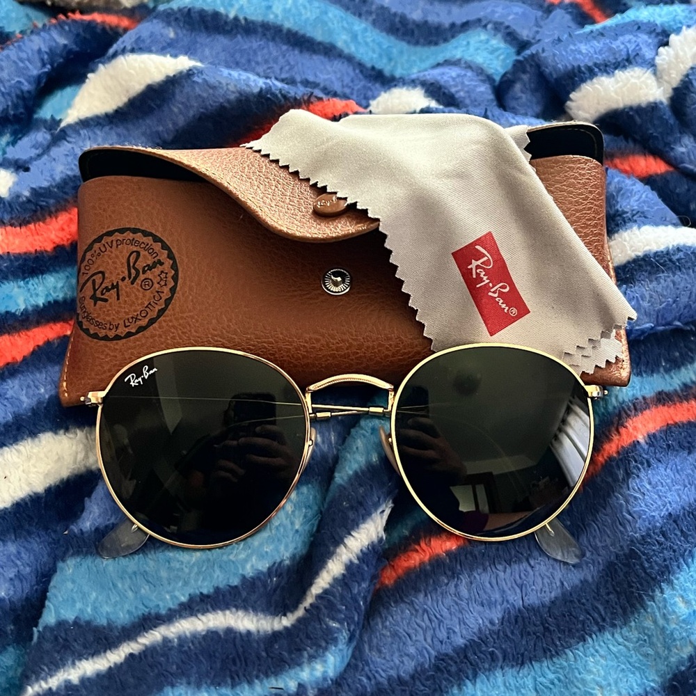 Ray-Ban Black and Gold Round Sunglasses with Brown Case
